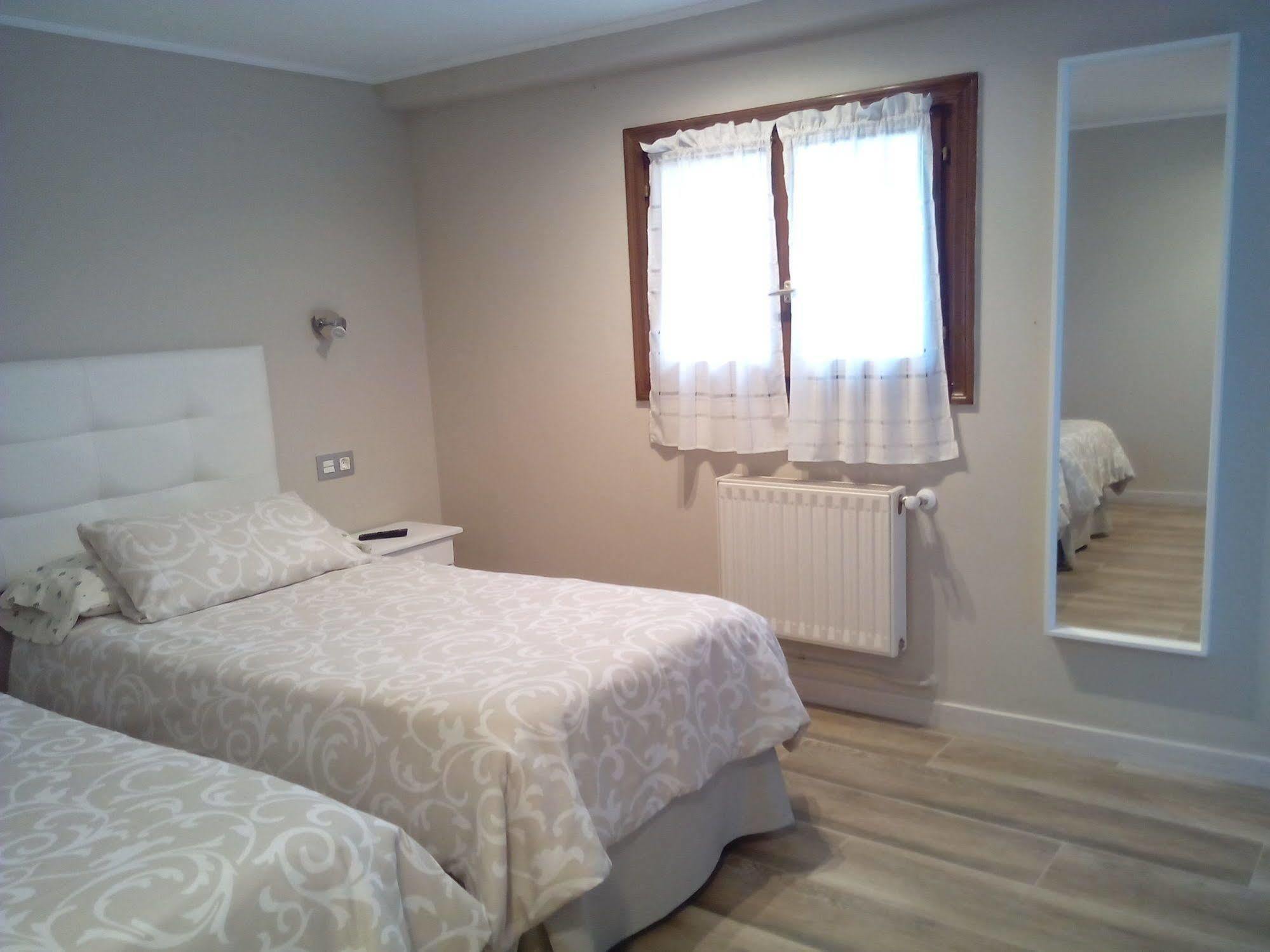 Pension Gure Ametsa Ирун Экстерьер фото